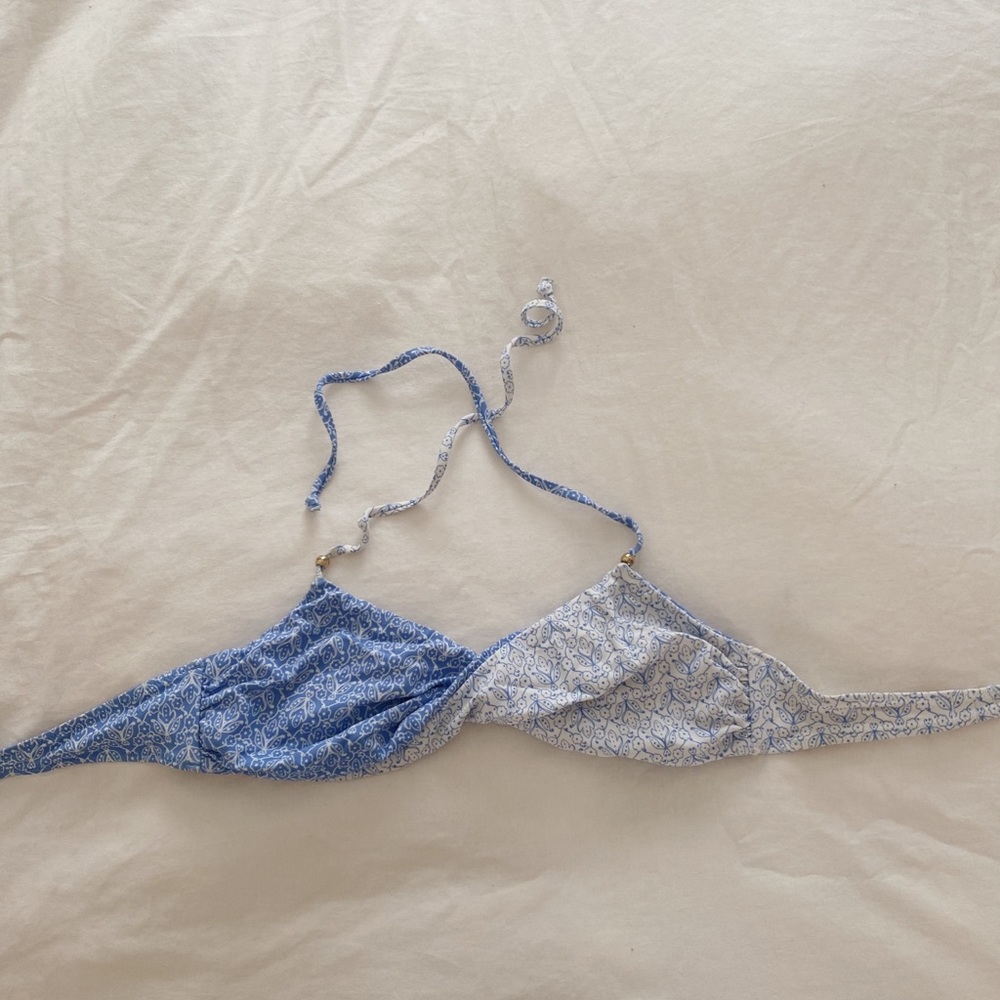 Victoria’s Secret Twisted Pattern Bikini Top